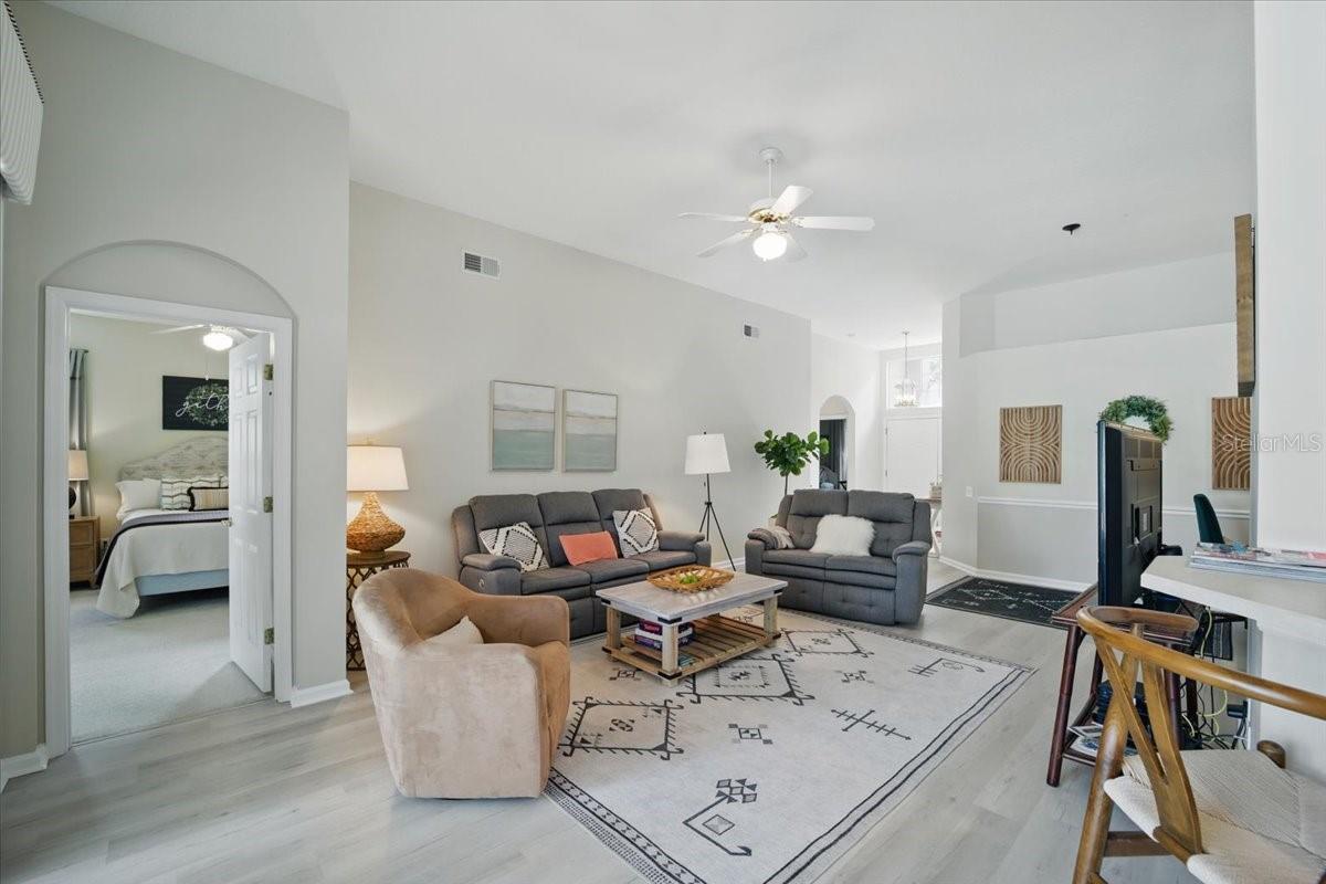 Image 6 of 61 For 14 Deerfield Court