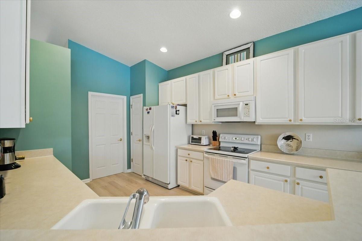 Image 7 of 61 For 14 Deerfield Court