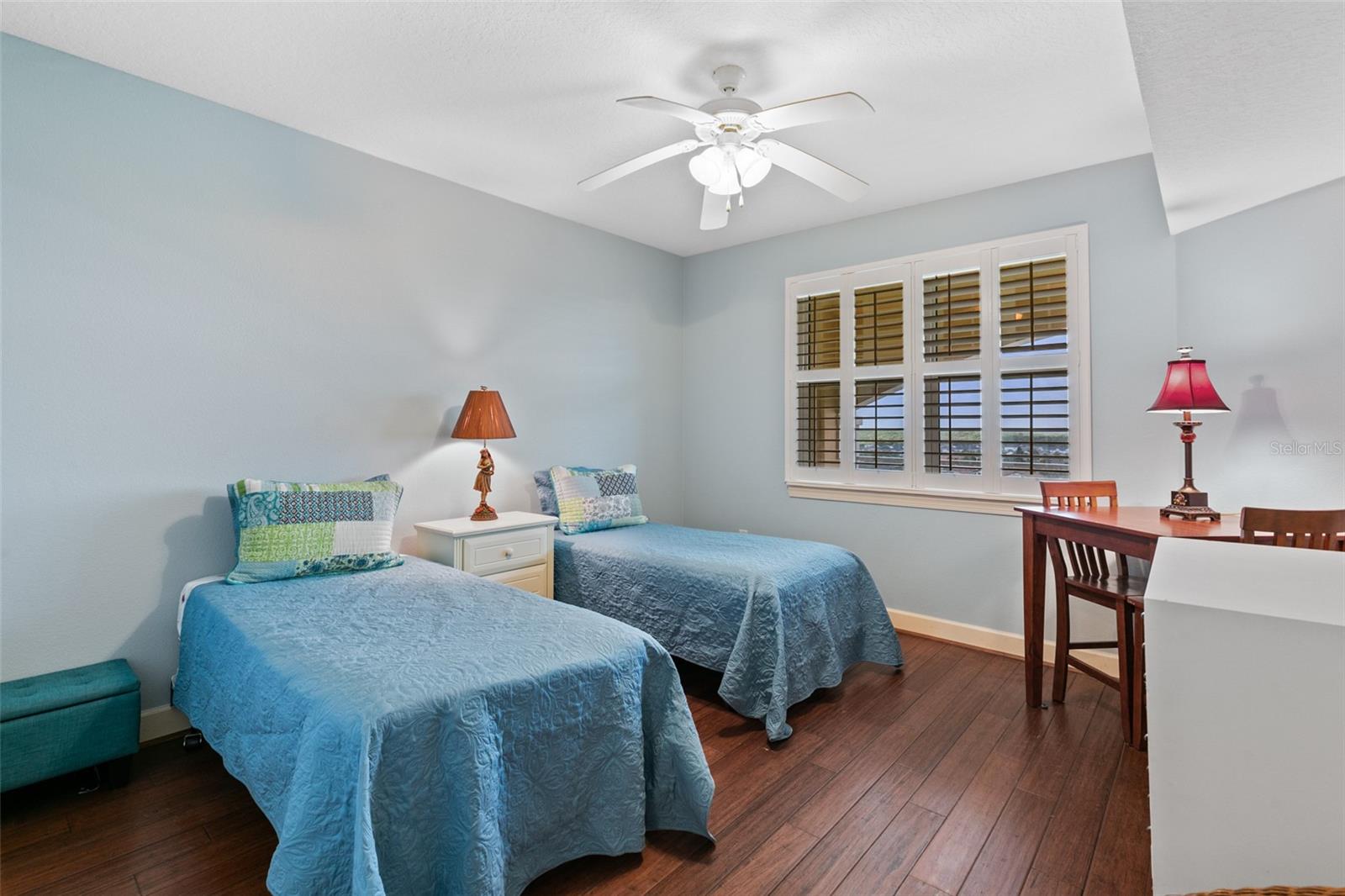 Image 32 of 95 For 80 Surfview Drive 707