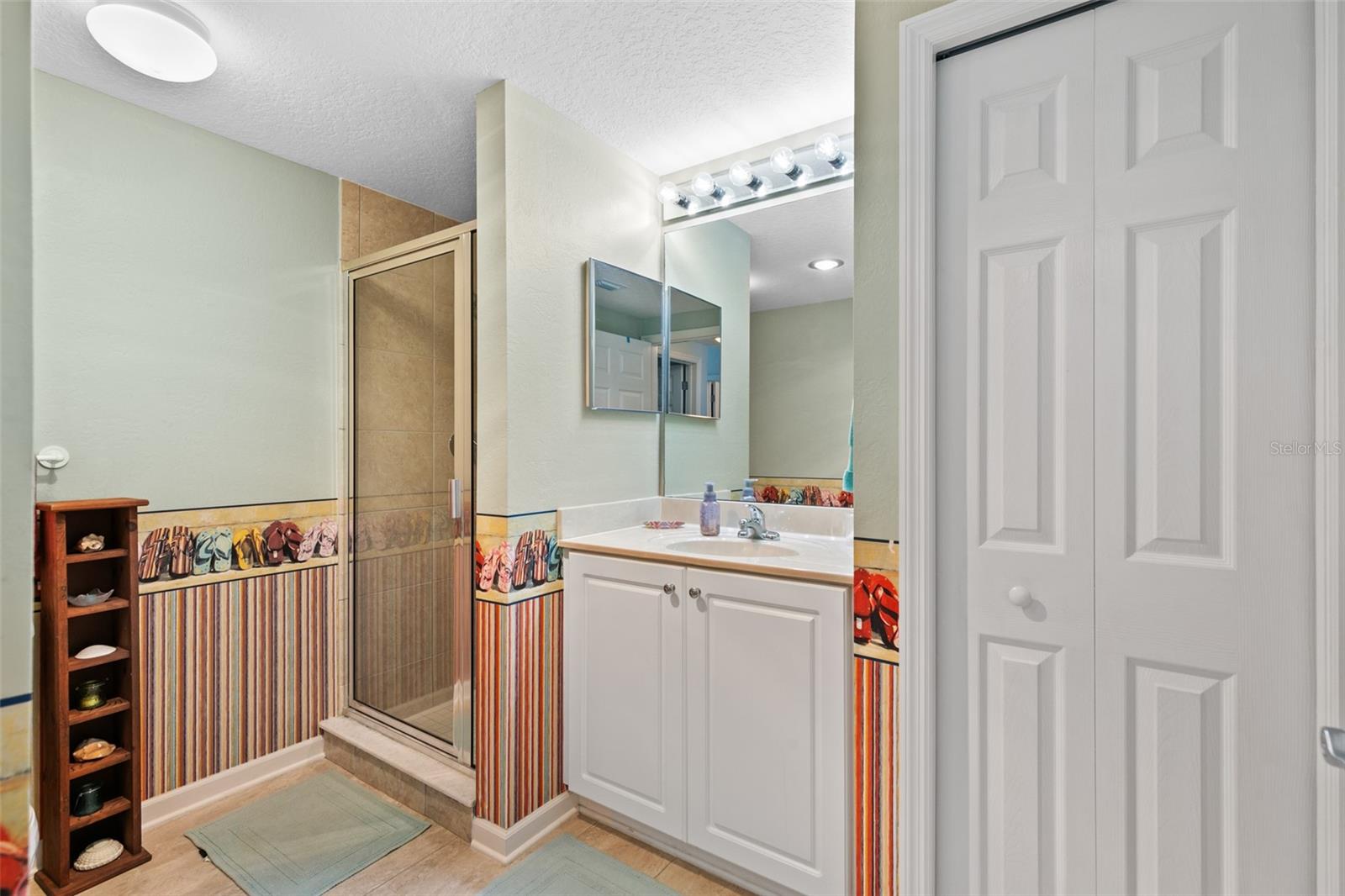 Image 34 of 95 For 80 Surfview Drive 707