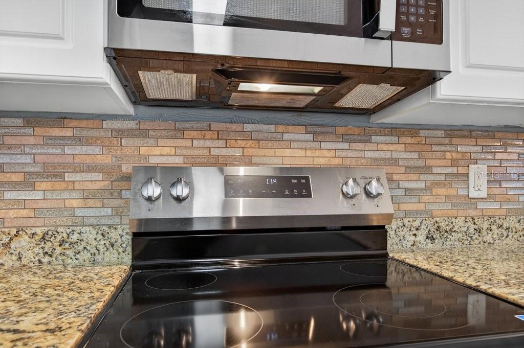 Image 6 of 95 For 80 Surfview Drive 707