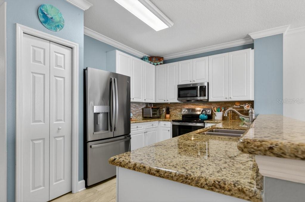 Image 8 of 95 For 80 Surfview Drive 707