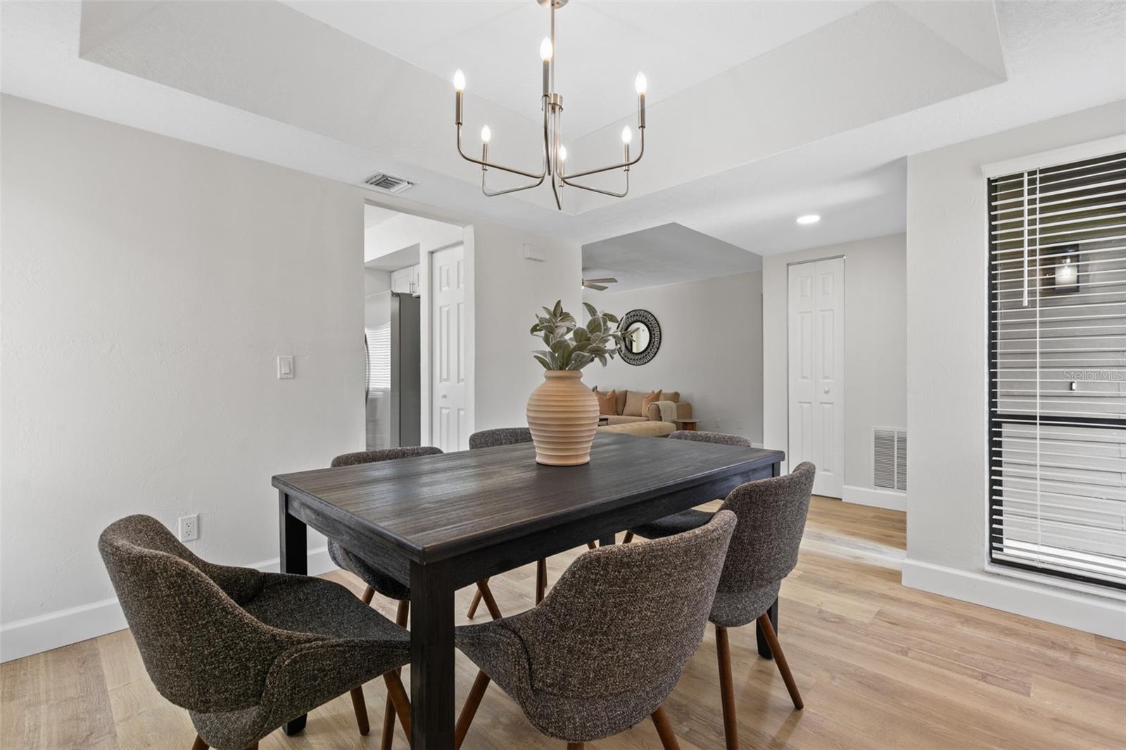 Image 16 of 50 For 7 Sherbury Court 7