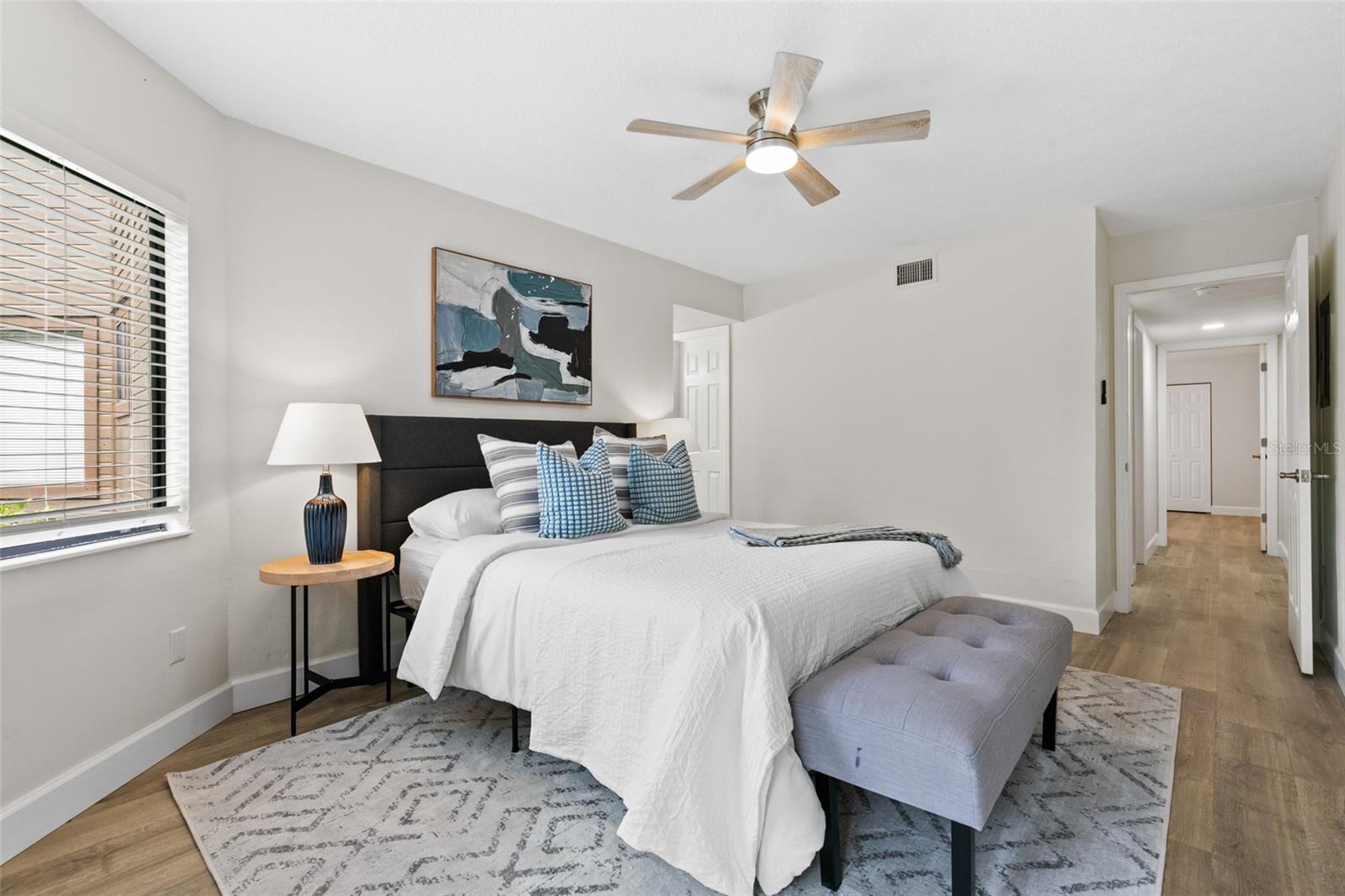 Image 20 of 50 For 7 Sherbury Court 7