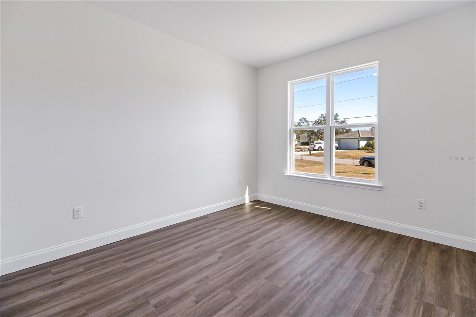 Image 18 of 24 For 38 Sea Front Trail