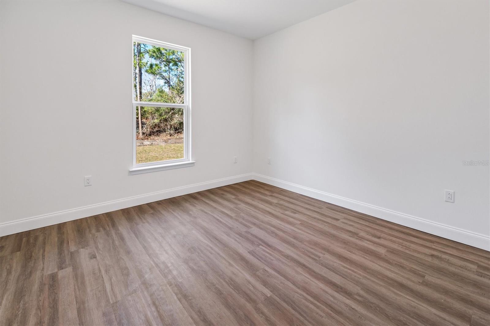 Image 20 of 24 For 38 Sea Front Trail