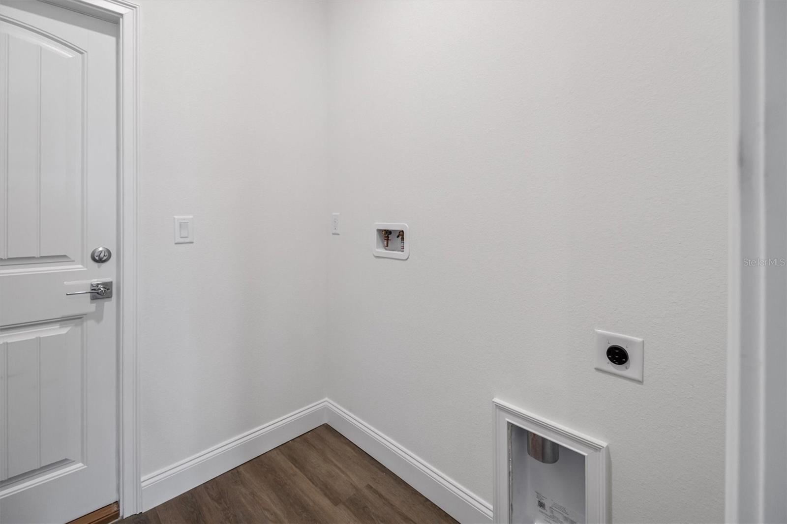 Image 22 of 24 For 38 Sea Front Trail