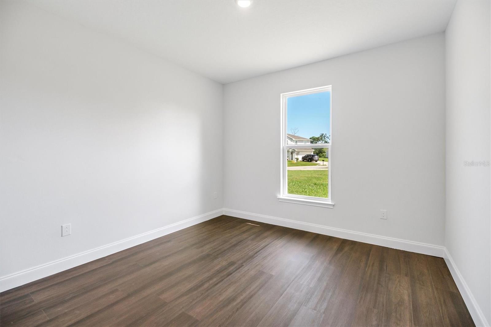 Image 25 of 31 For 52 Pershing Lane