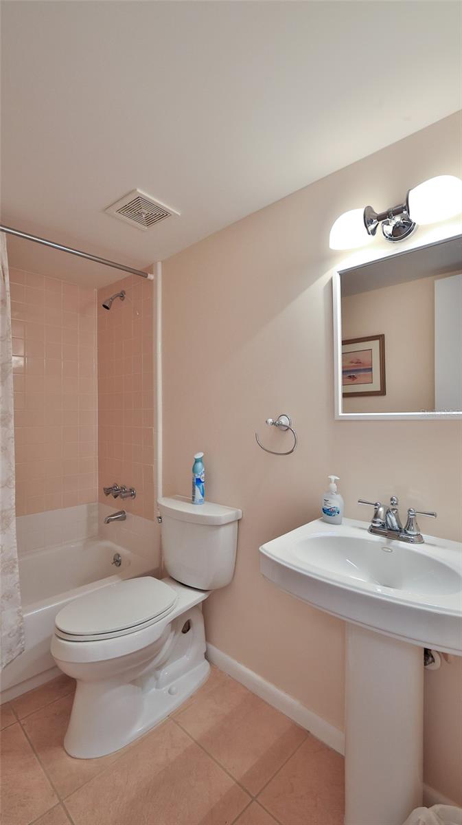 Image 10 of 33 For 4155 Atlantic Avenue 204