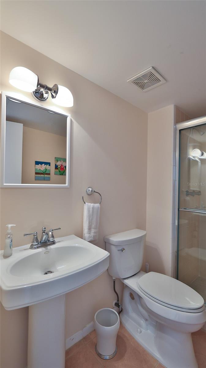 Image 11 of 33 For 4155 Atlantic Avenue 204