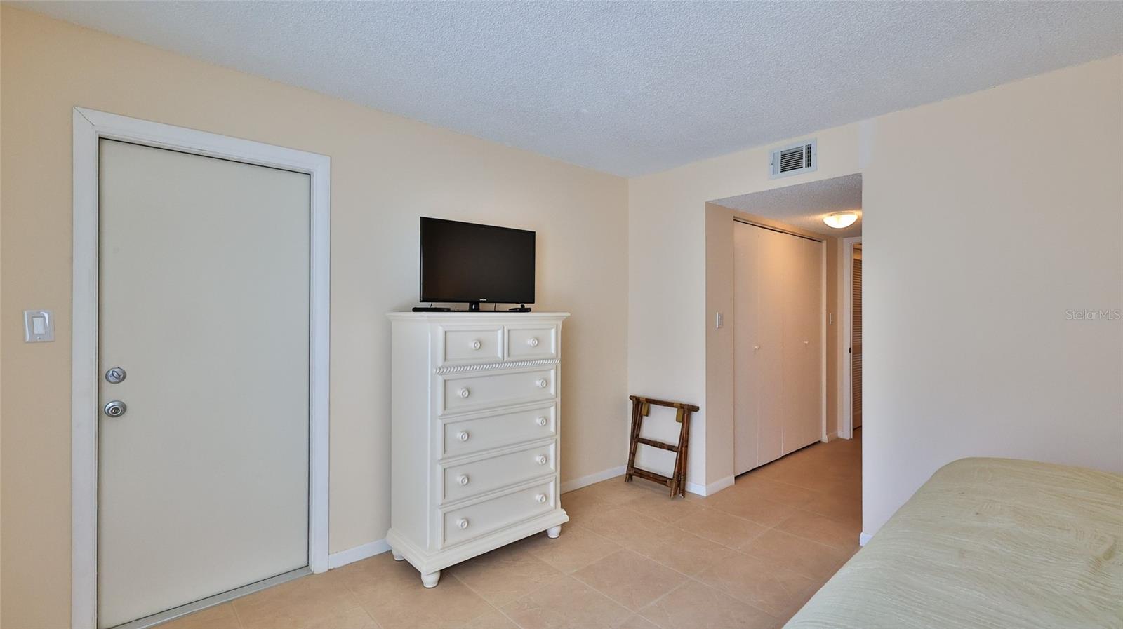Image 15 of 33 For 4155 Atlantic Avenue 204