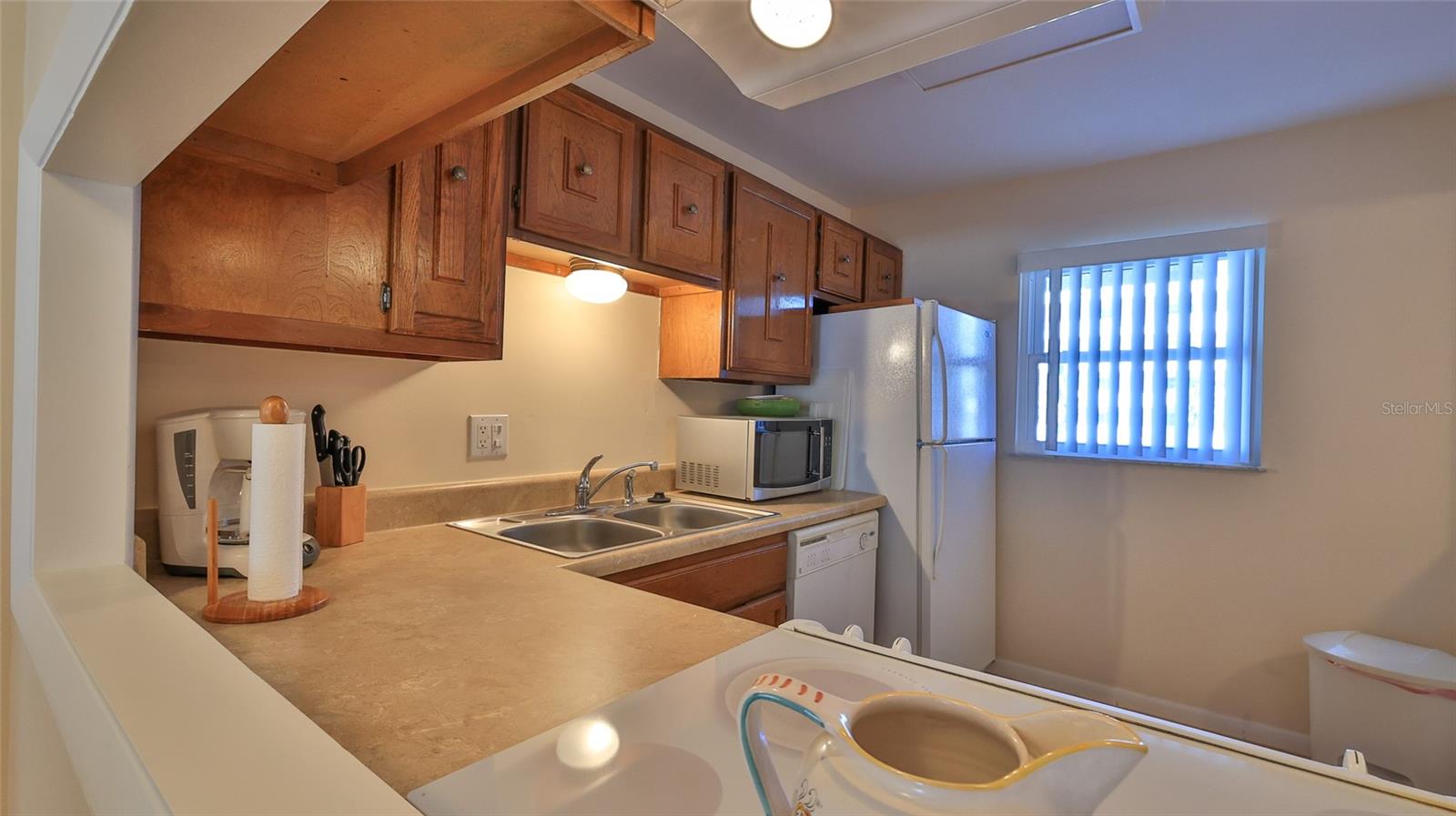 Image 4 of 33 For 4155 Atlantic Avenue 204