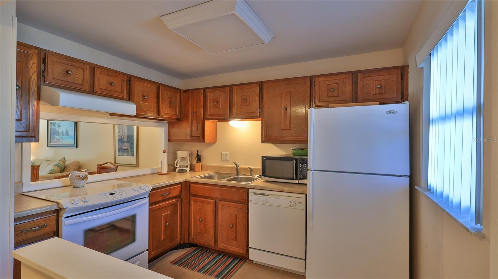 Image 5 of 33 For 4155 Atlantic Avenue 204