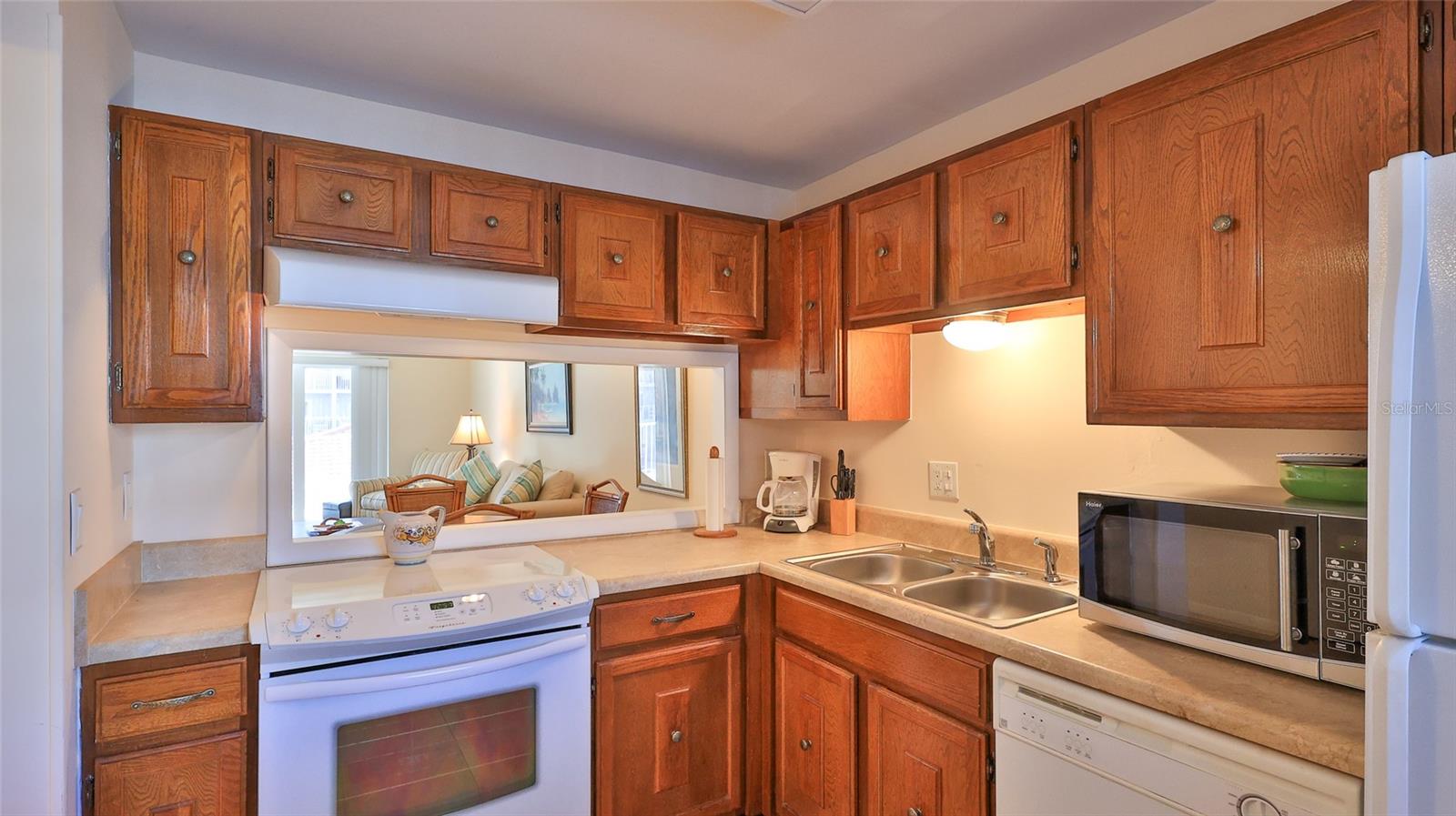Image 6 of 33 For 4155 Atlantic Avenue 204