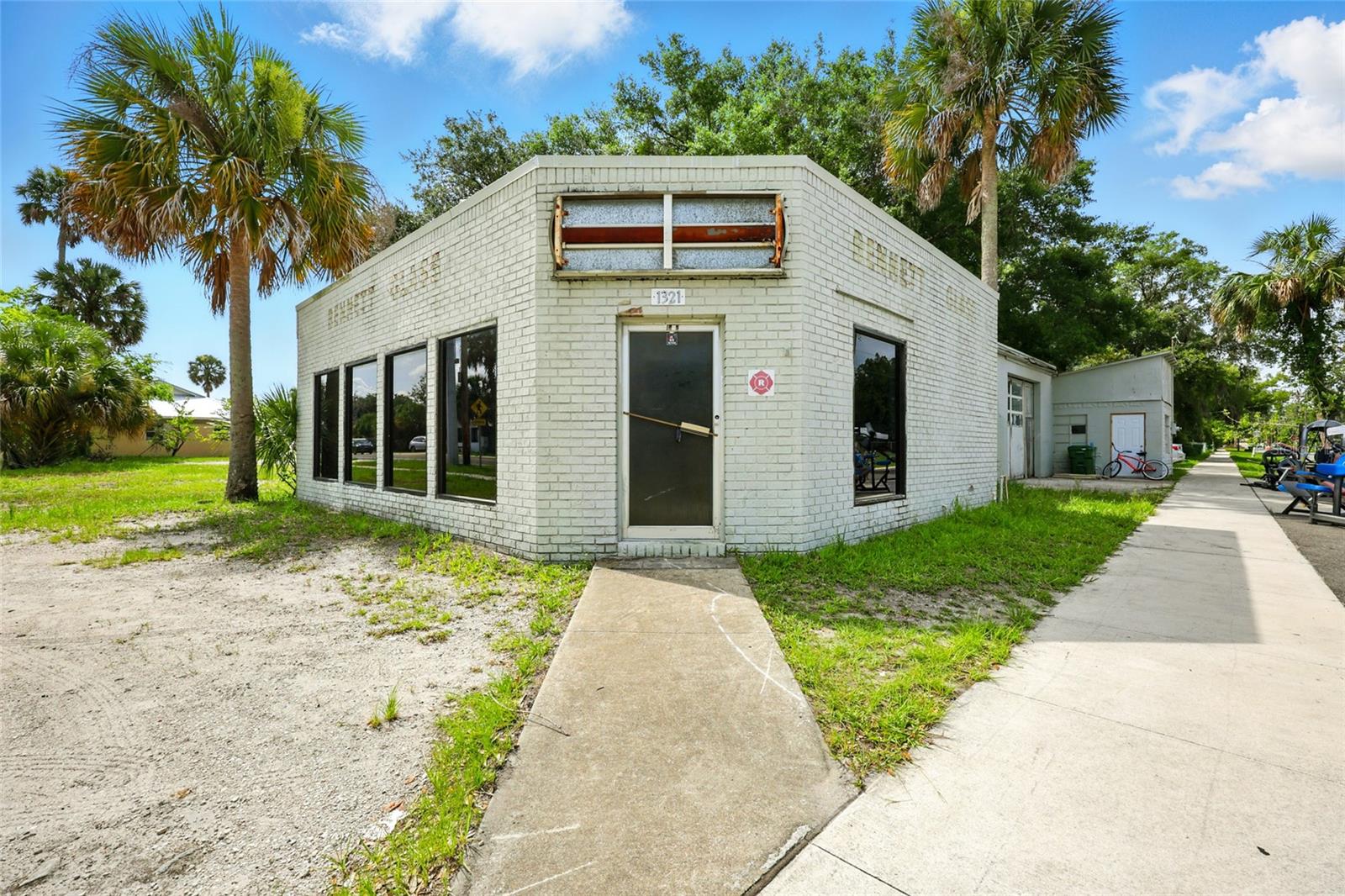 Image 14 of 38 For 1321 Saint Johns Avenue