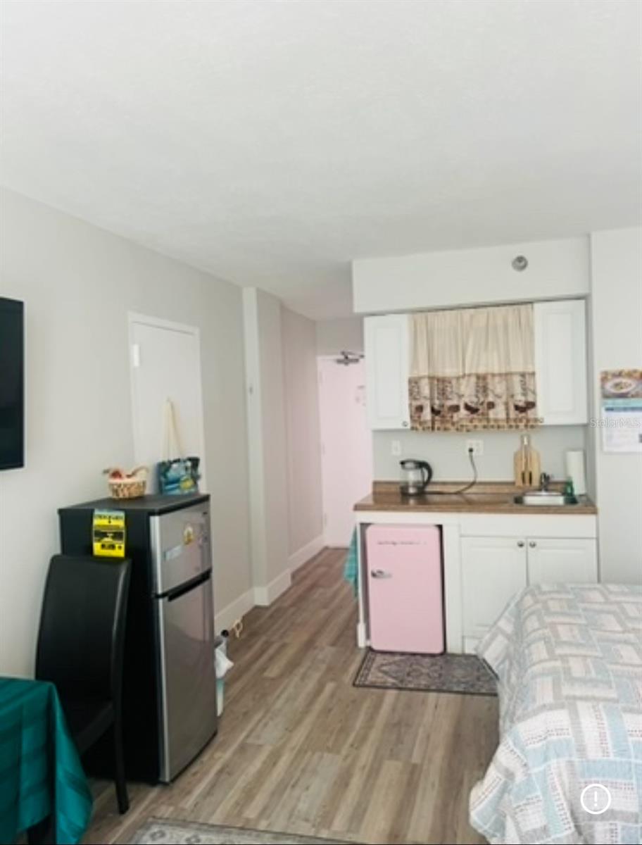 Image 3 of 30 For 1909 S Atlantic Ave  405-406