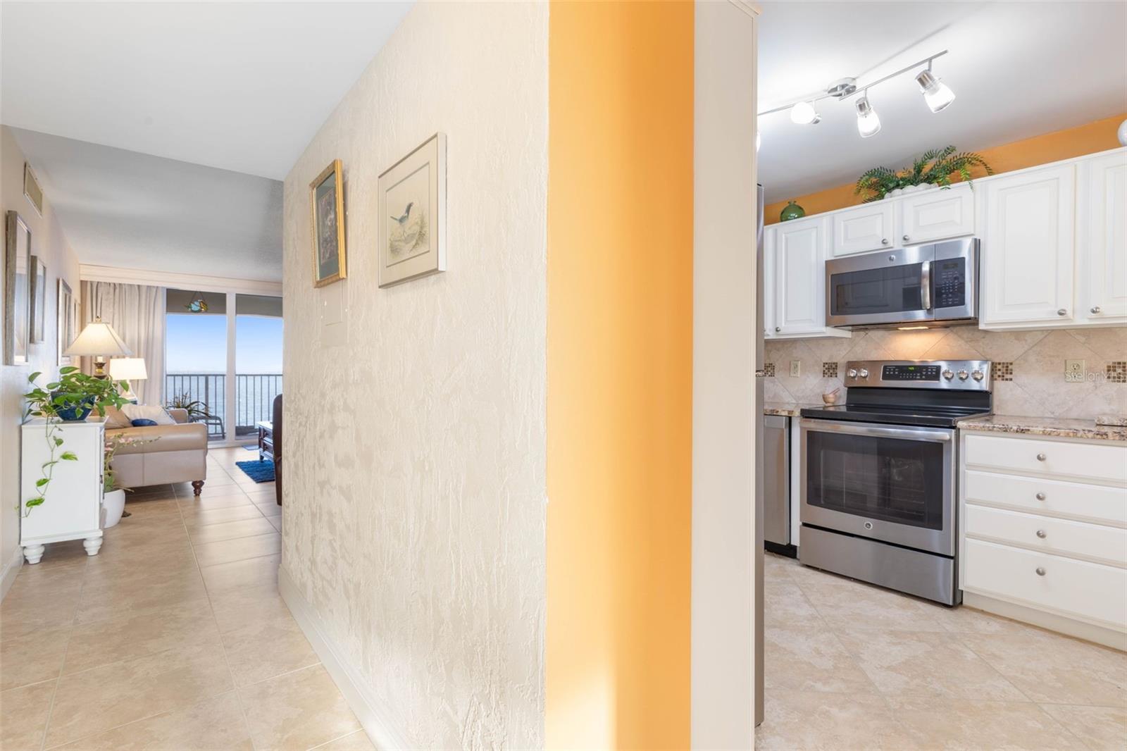 Image 21 of 51 For 89 Atlantic Avenue 1004