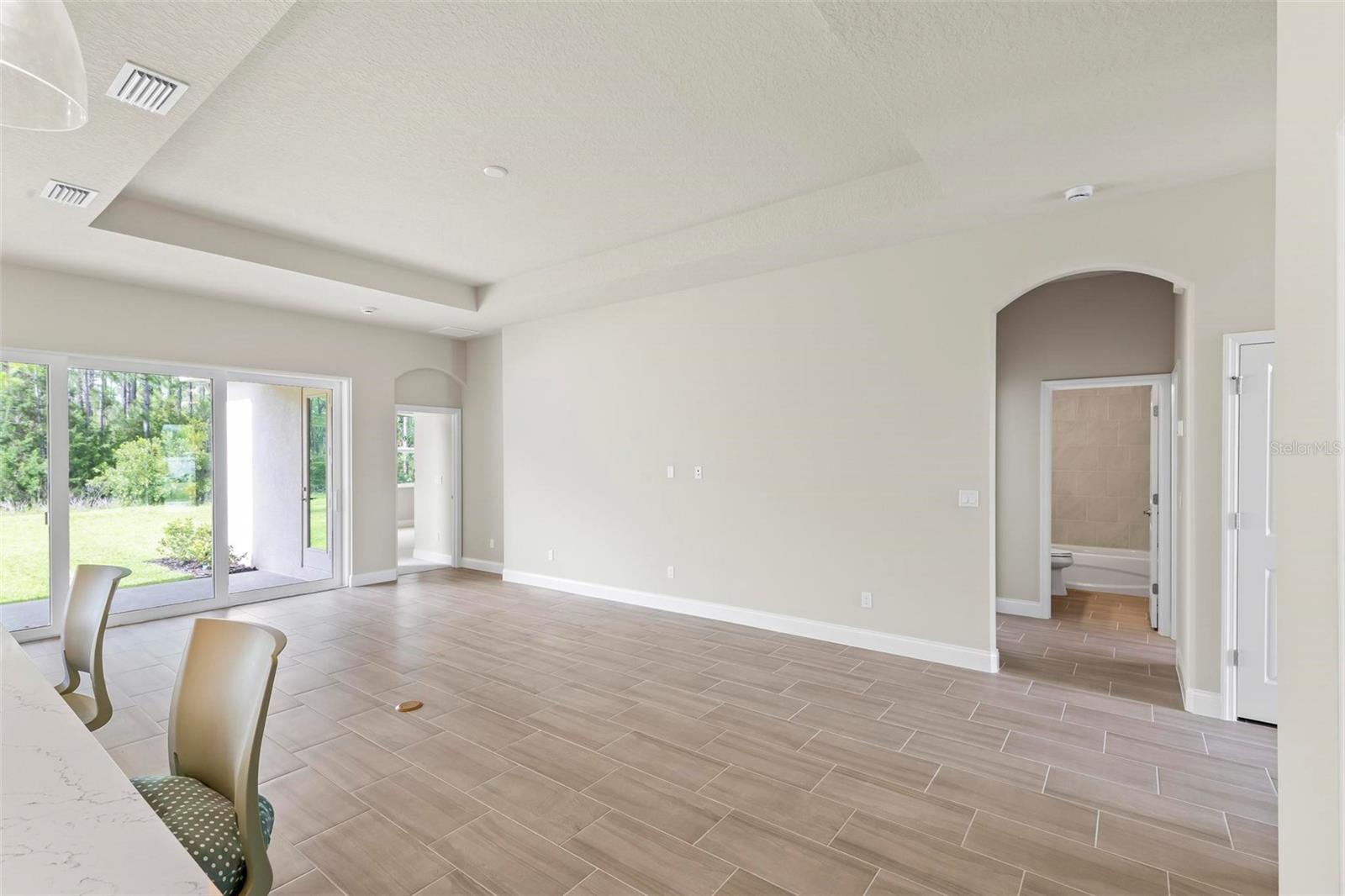 Image 12 of 56 For 229 Hawthorn Avenue