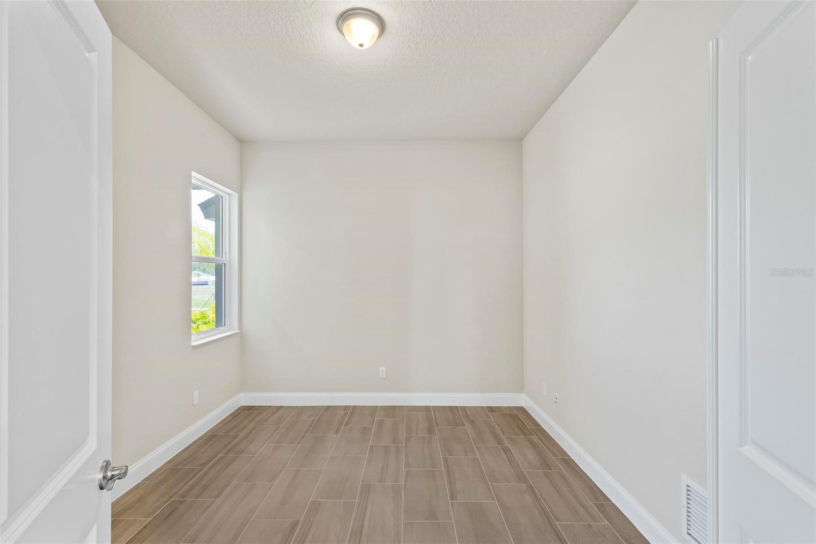Image 33 of 56 For 229 Hawthorn Avenue
