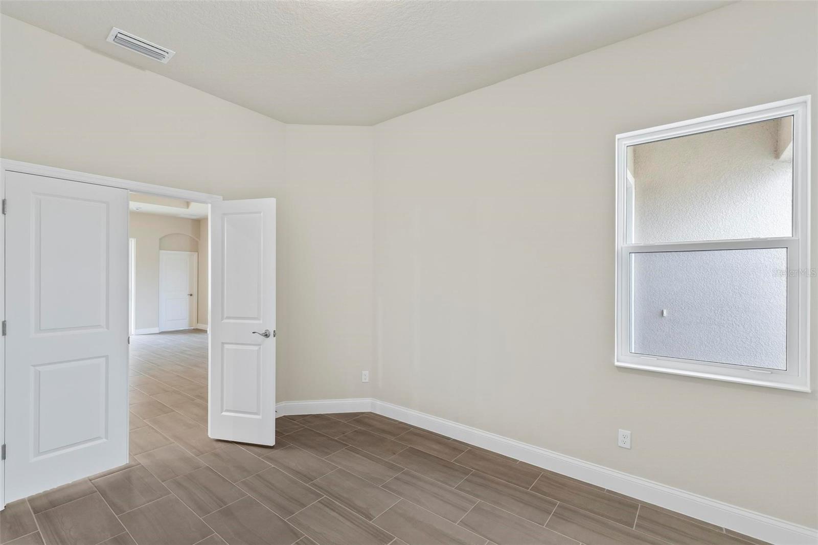 Image 34 of 56 For 229 Hawthorn Avenue