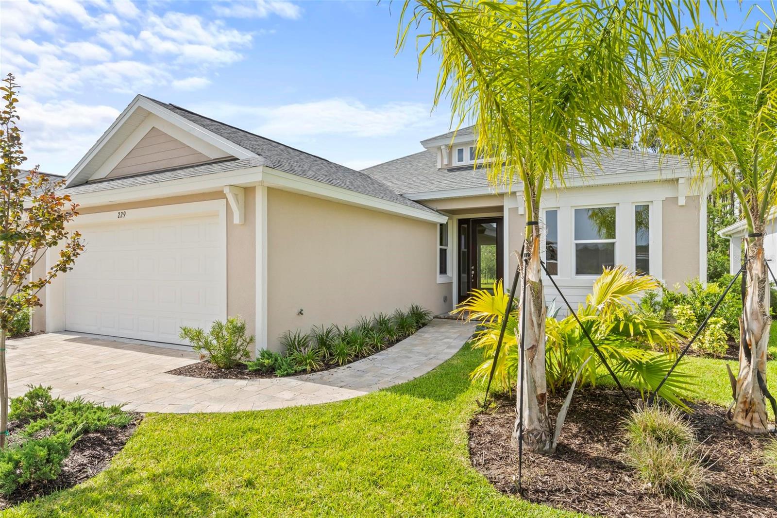 Image 4 of 56 For 229 Hawthorn Avenue