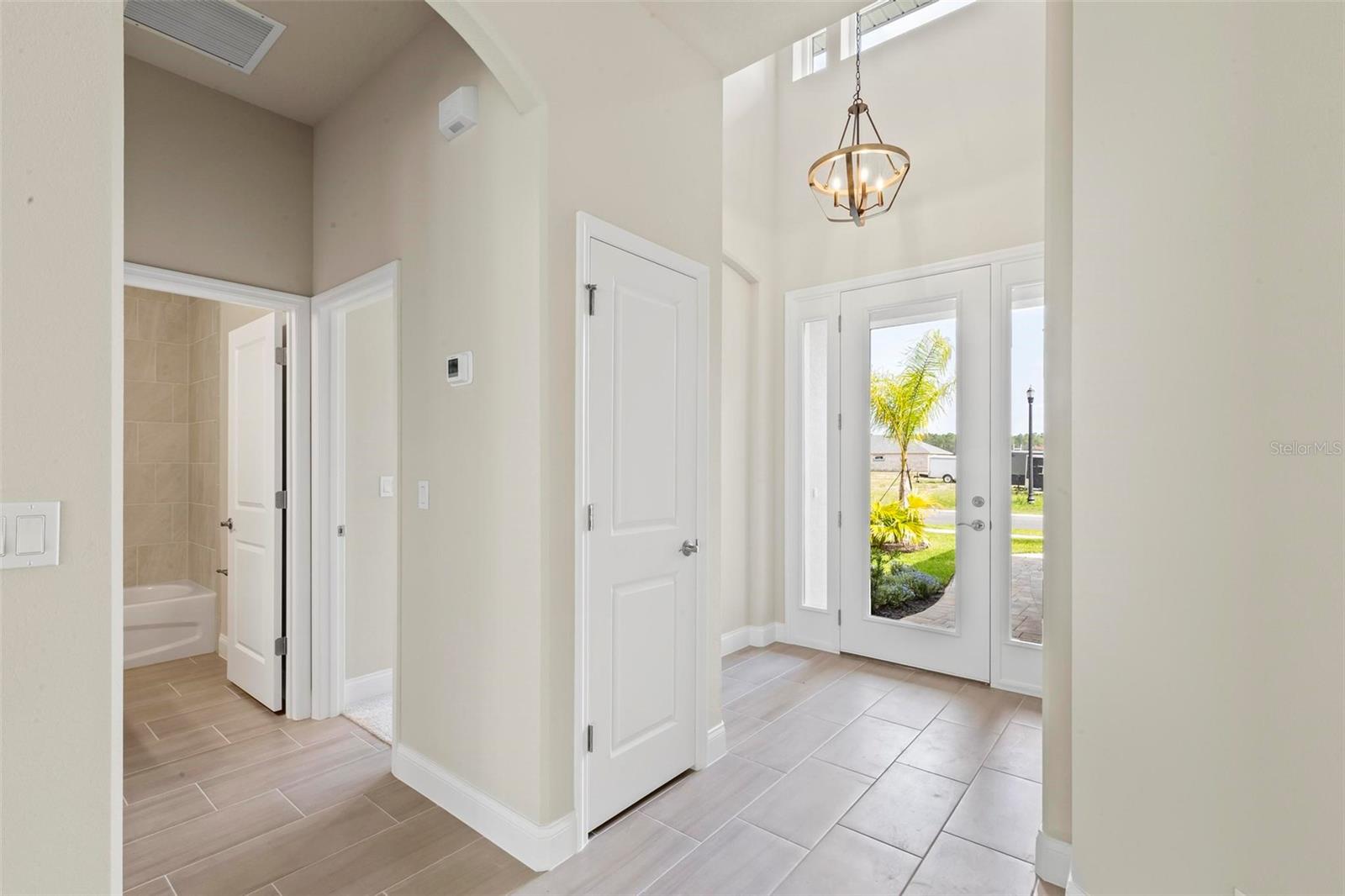 Image 9 of 56 For 229 Hawthorn Avenue