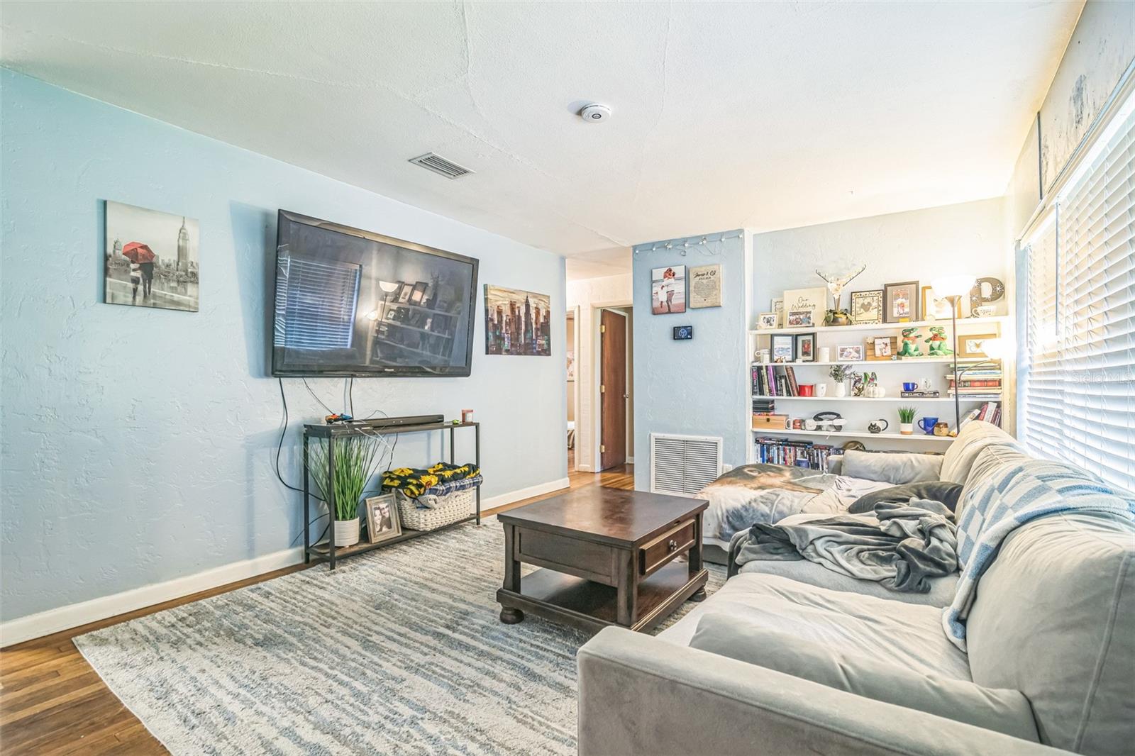 Image 3 of 16 For 418 27th Terrace