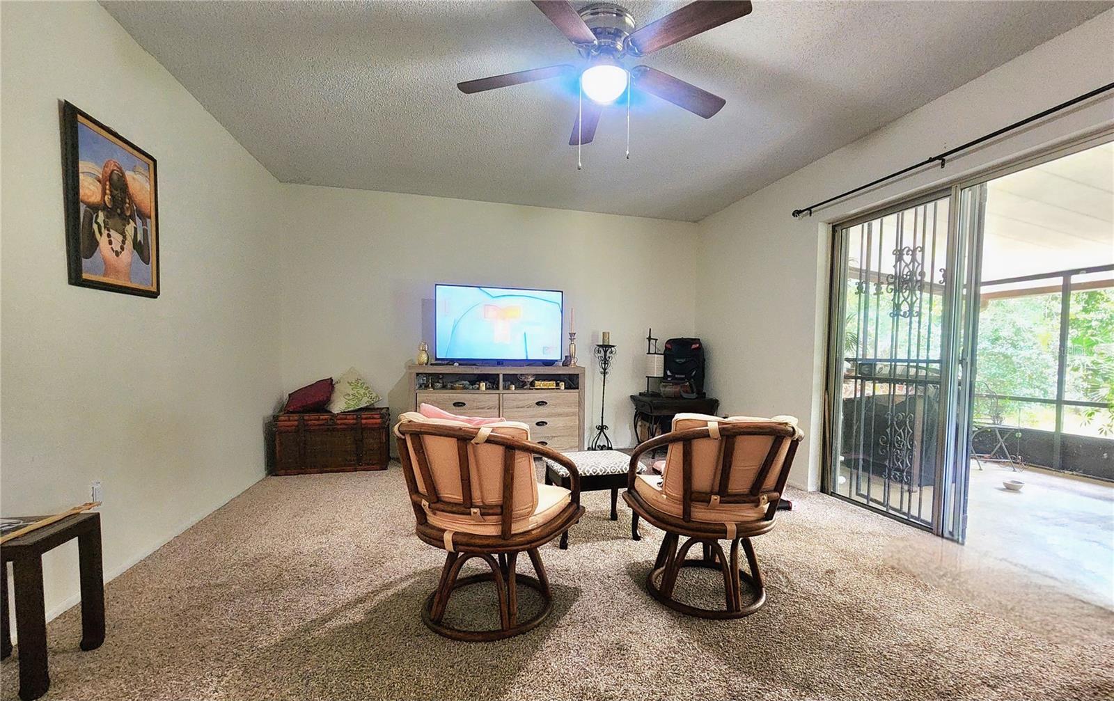 Image 17 of 32 For 1561 Copperfield Avenue