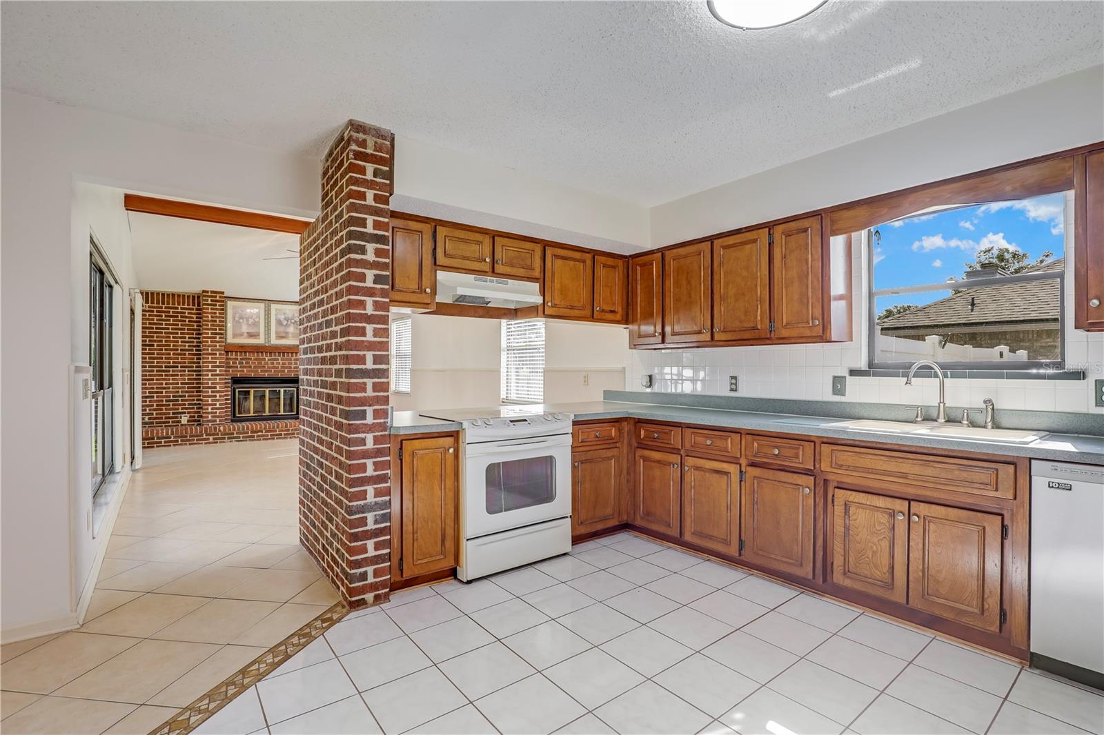 Image 14 of 47 For 2396 Stonebridge Drive