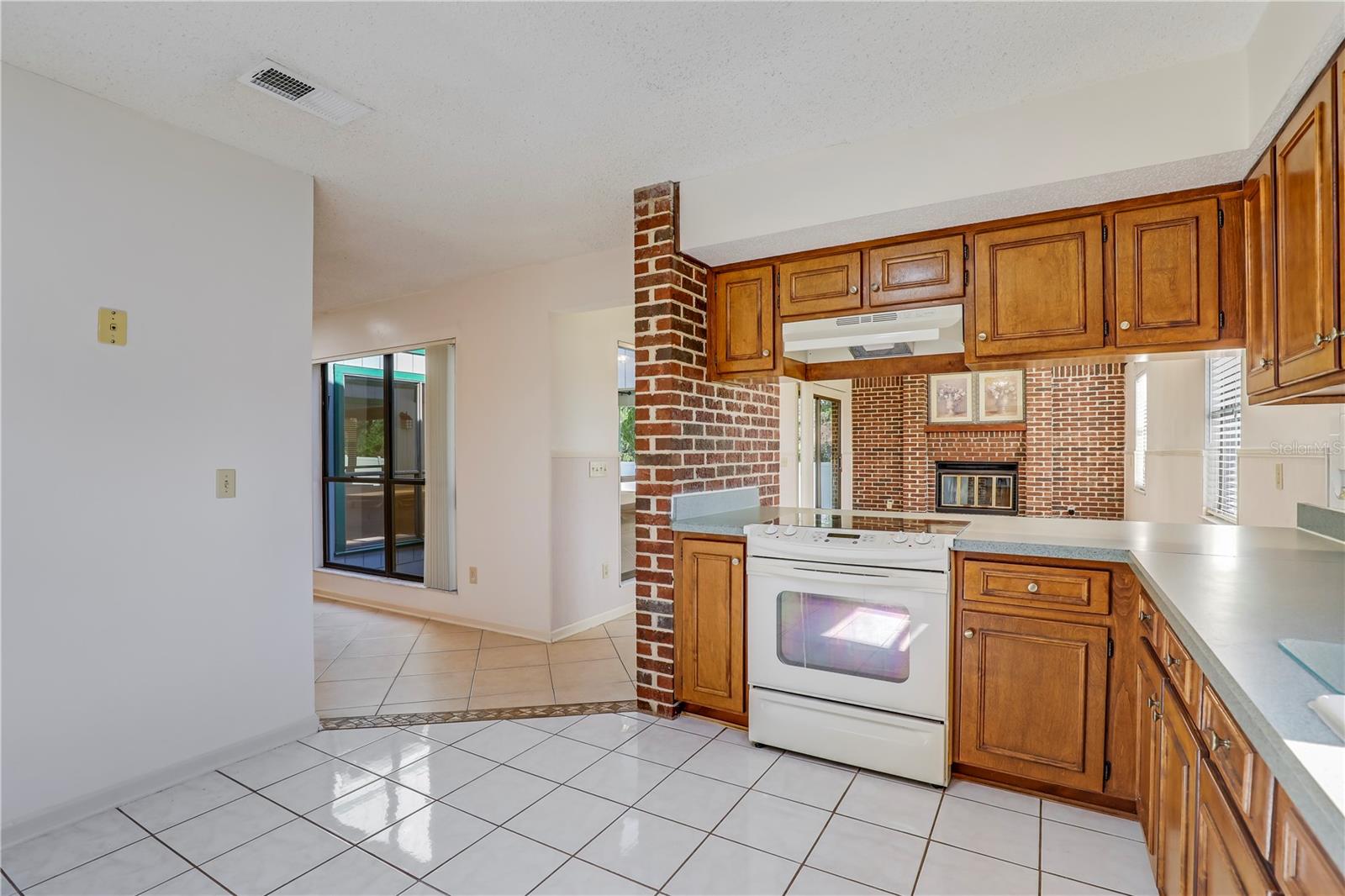 Image 15 of 47 For 2396 Stonebridge Drive
