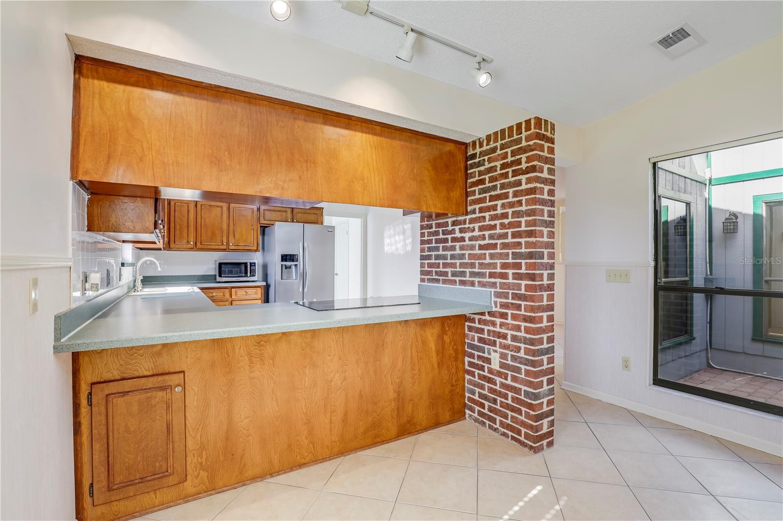 Image 17 of 47 For 2396 Stonebridge Drive