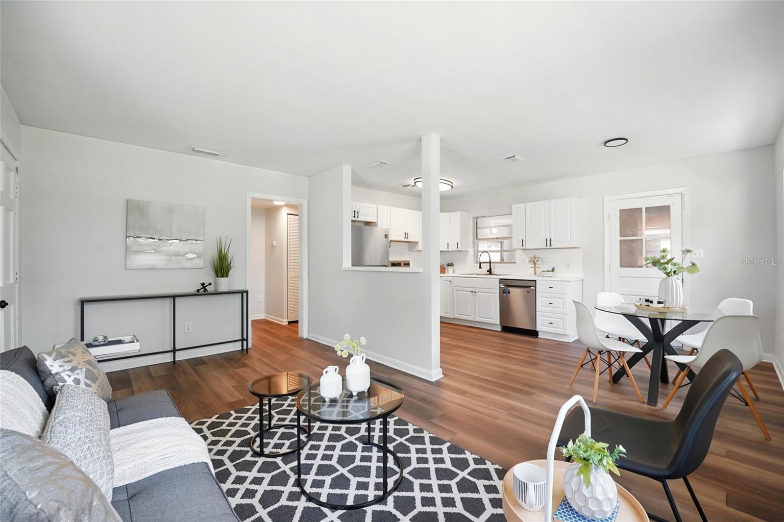 Image 4 of 24 For 5033 Lexington Avenue