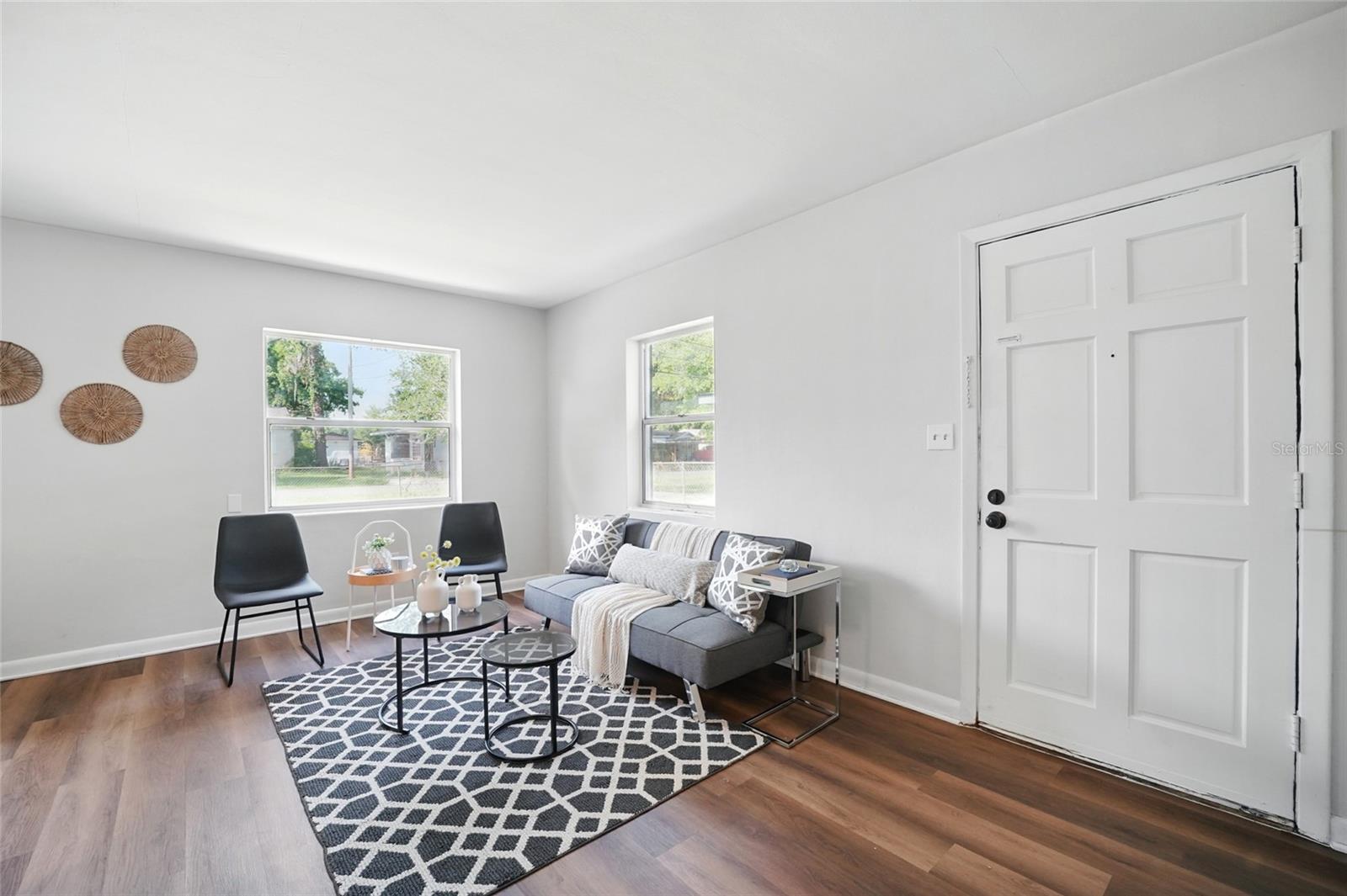 Image 5 of 24 For 5033 Lexington Avenue