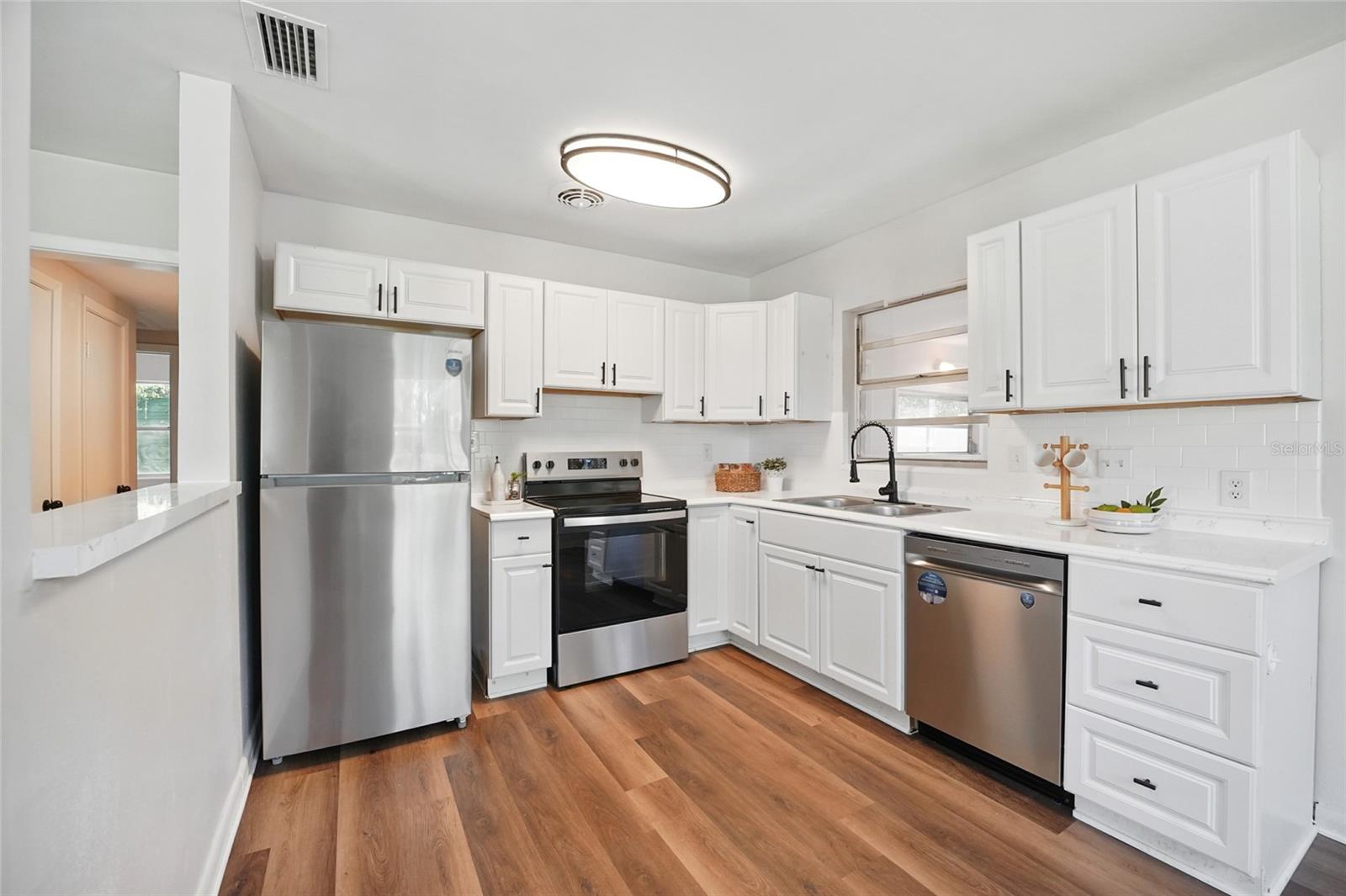 Image 7 of 24 For 5033 Lexington Avenue