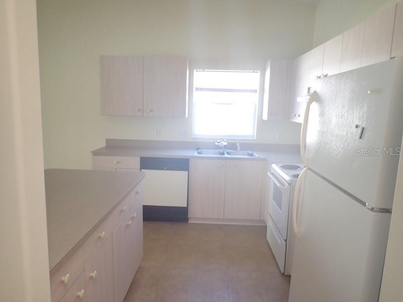 Image 4 of 21 For 9 Emmons Lane B