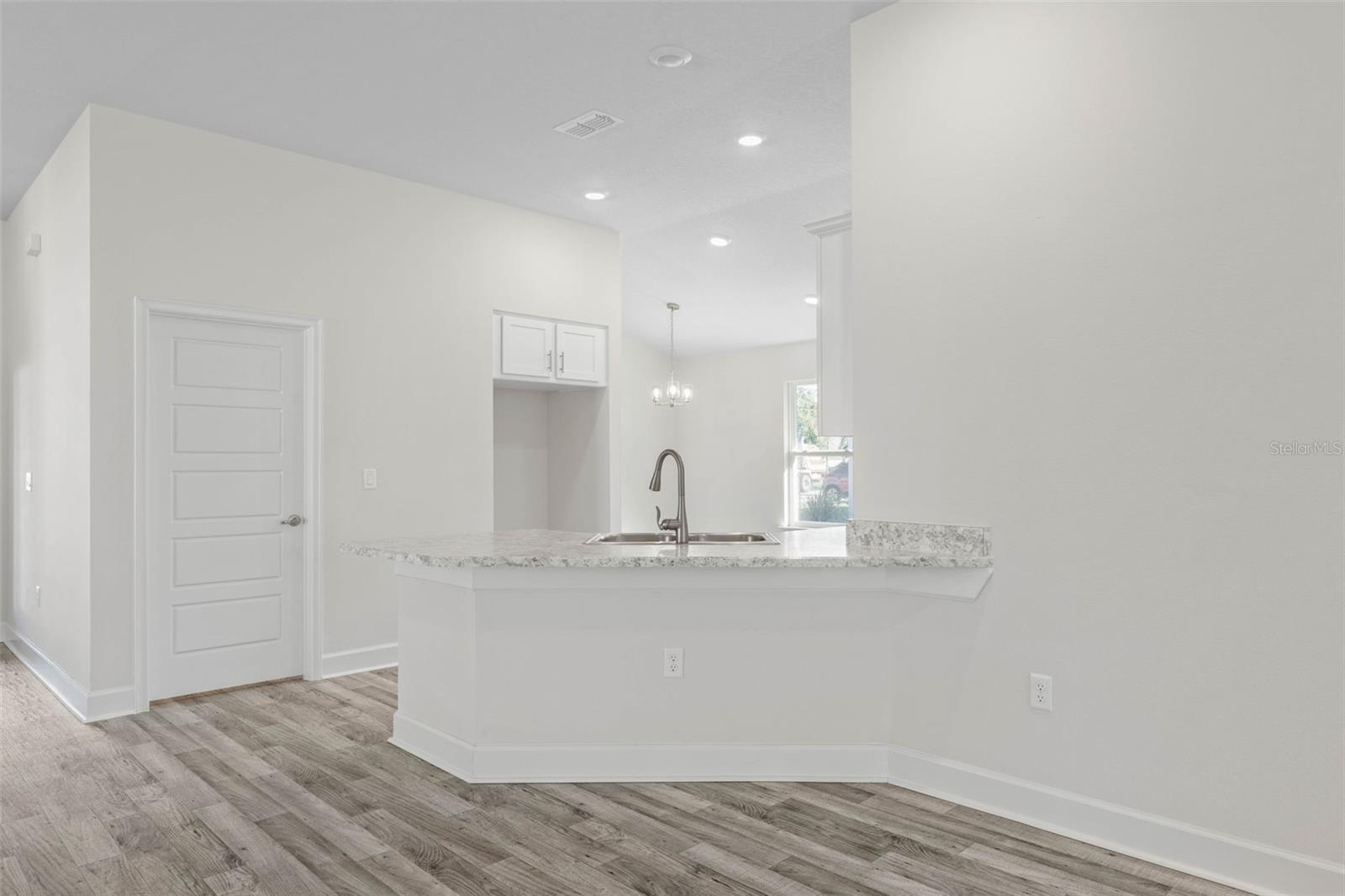 Image 10 of 40 For 6 Bainbridge Lane