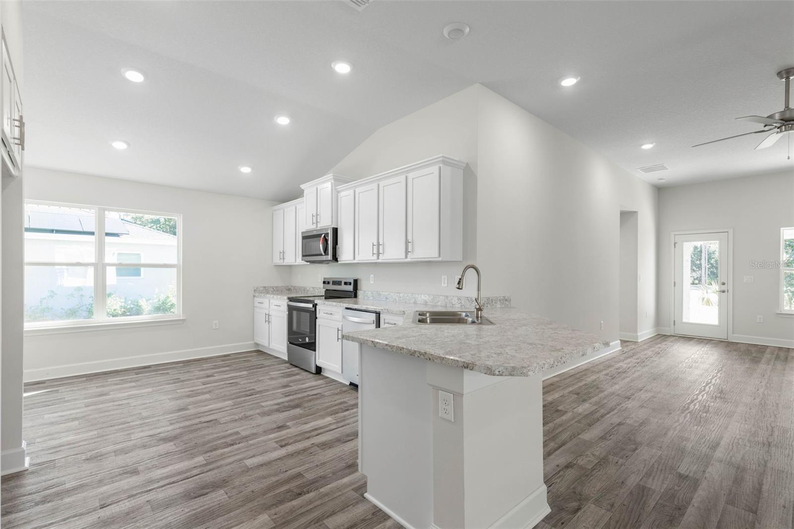 Image 12 of 40 For 6 Bainbridge Lane