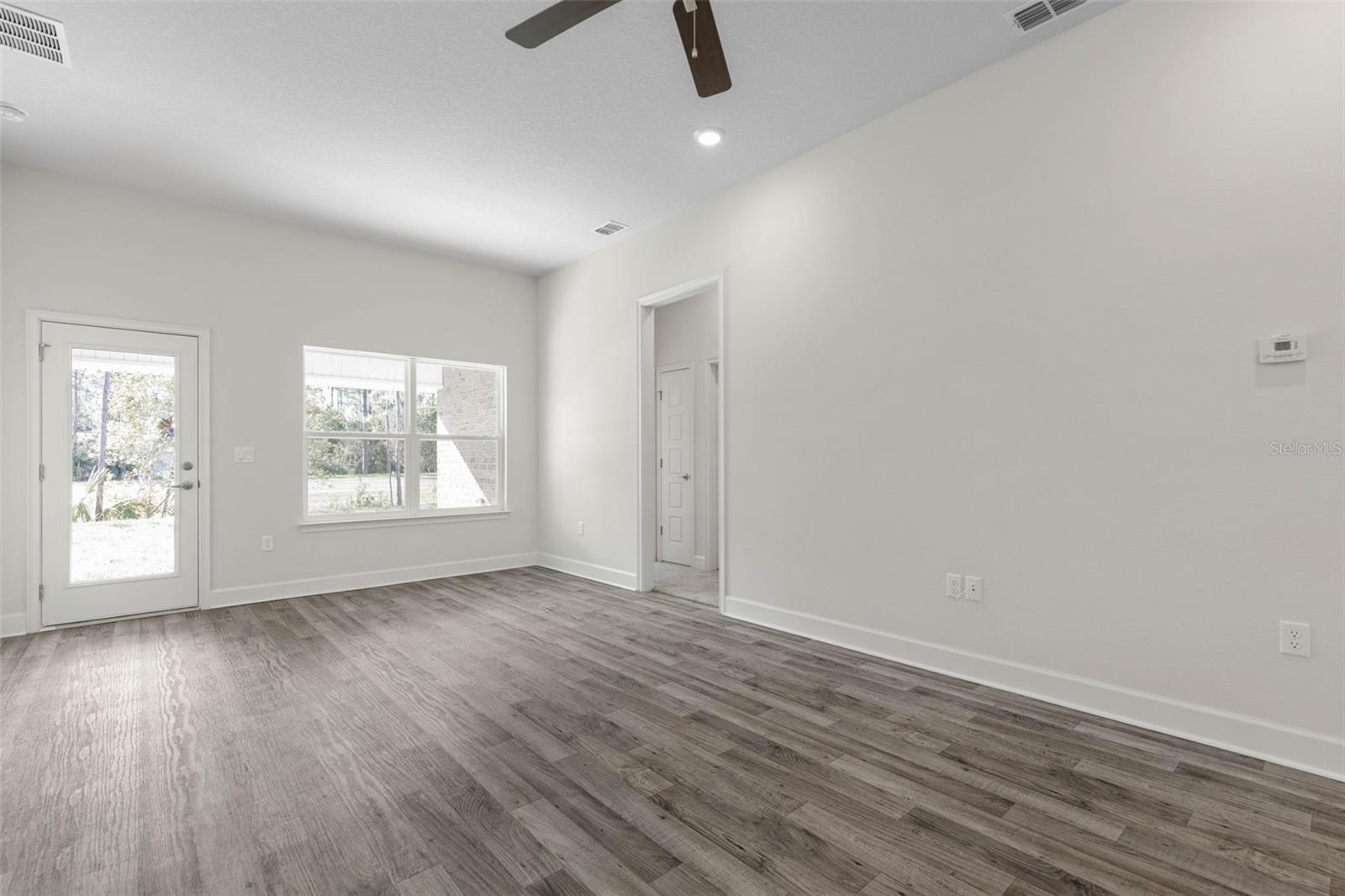 Image 7 of 40 For 6 Bainbridge Lane
