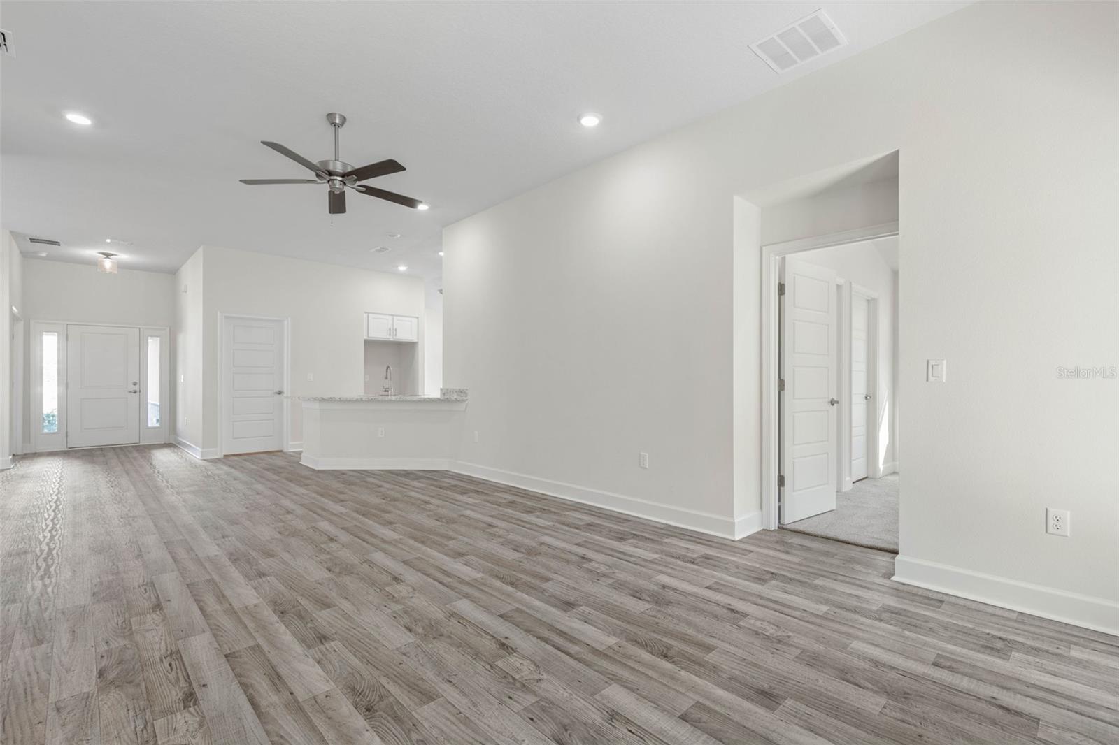 Image 9 of 40 For 6 Bainbridge Lane