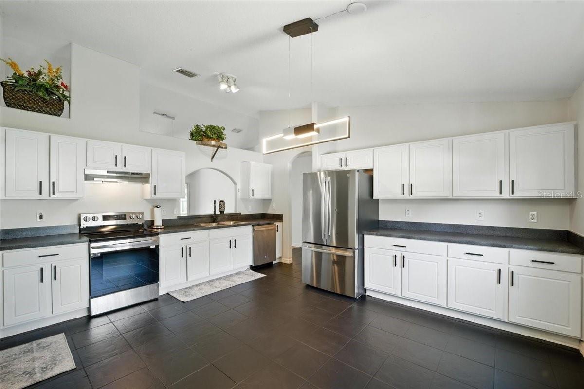 Image 13 of 34 For 37 Lindsay Drive