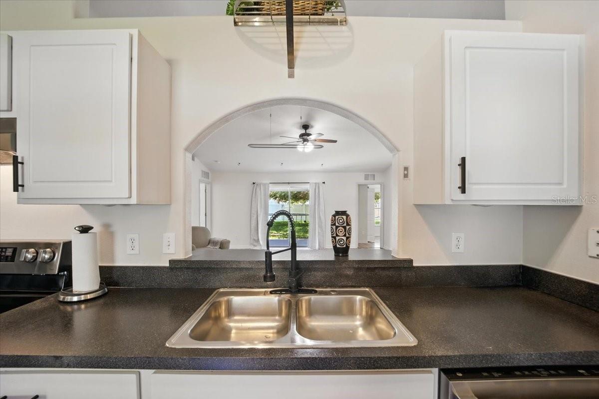 Image 14 of 34 For 37 Lindsay Drive