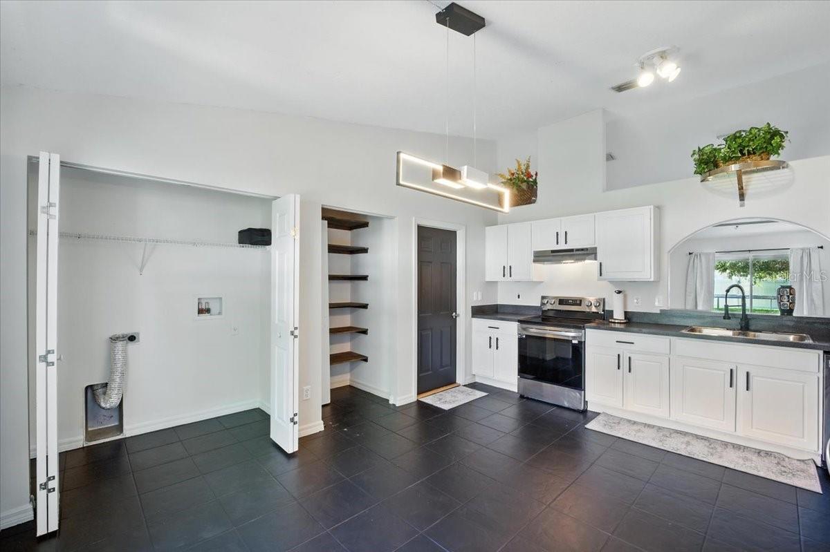 Image 17 of 34 For 37 Lindsay Drive