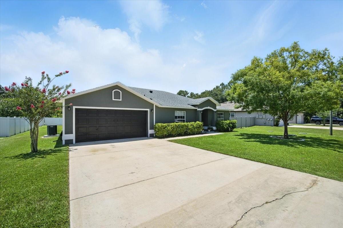 Image 2 of 34 For 37 Lindsay Drive