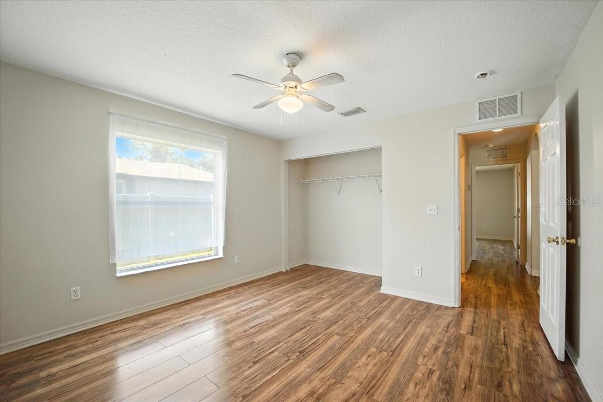 Image 21 of 34 For 37 Lindsay Drive