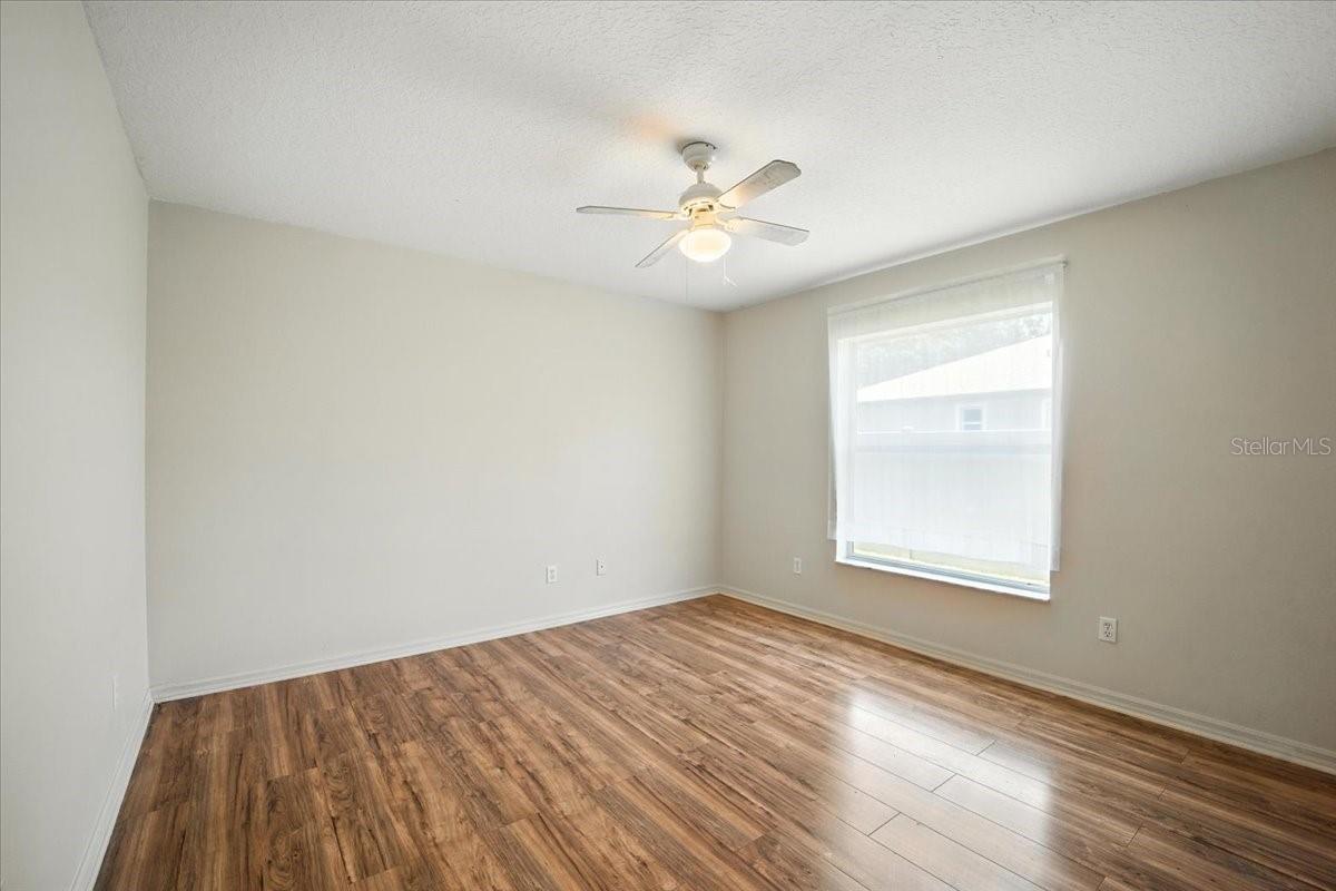 Image 22 of 34 For 37 Lindsay Drive