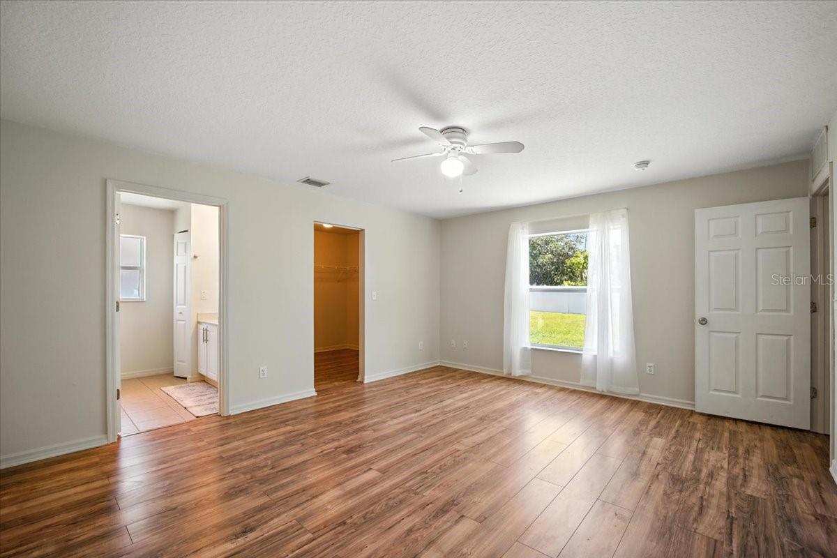 Image 29 of 34 For 37 Lindsay Drive