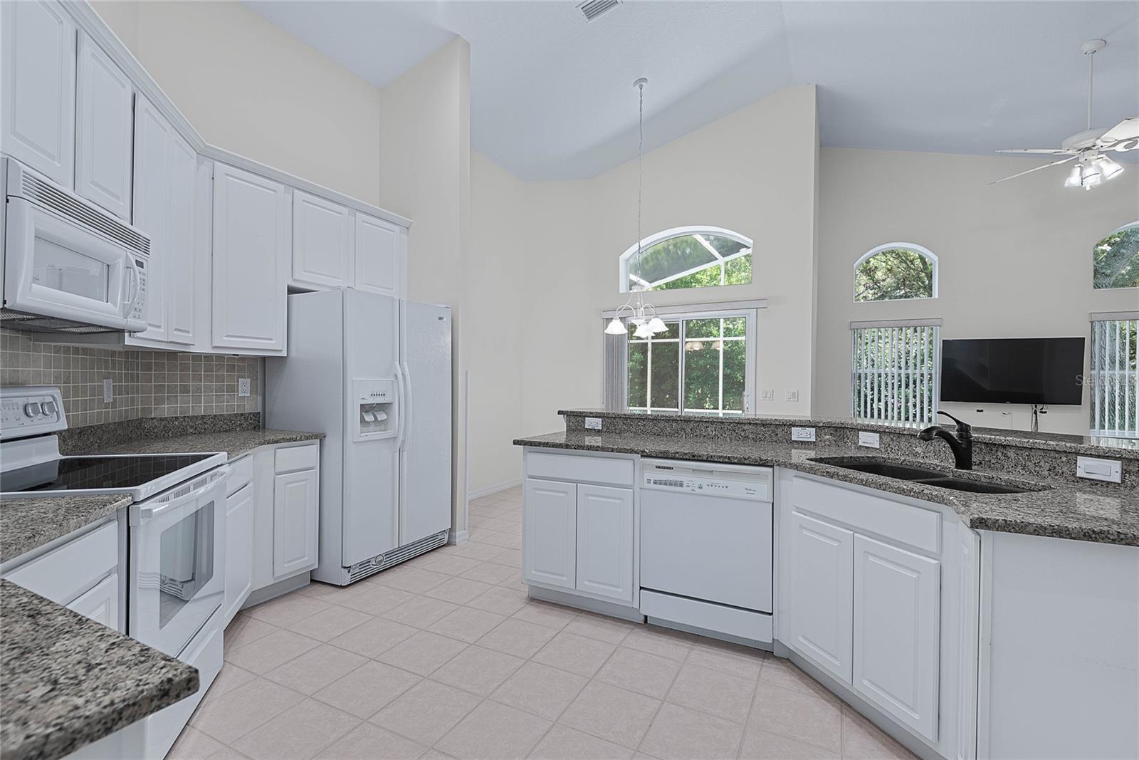 Image 16 of 73 For 11 St Andrews Court