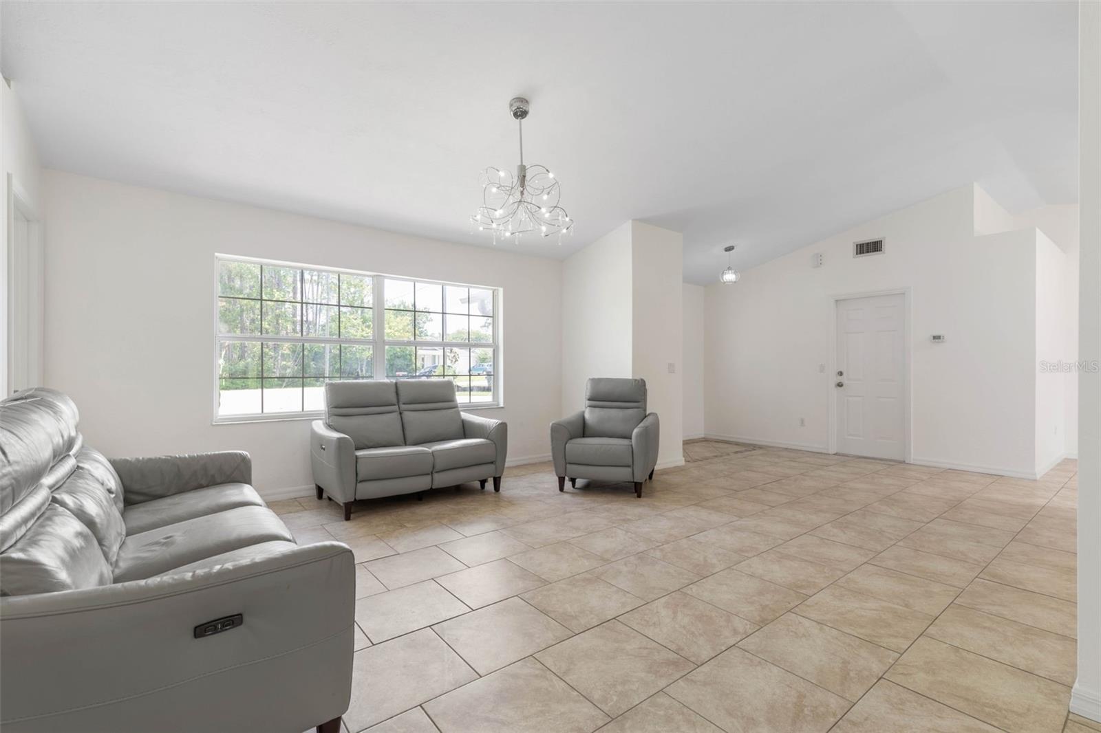 Image 7 of 54 For 23 Pennfield Lane