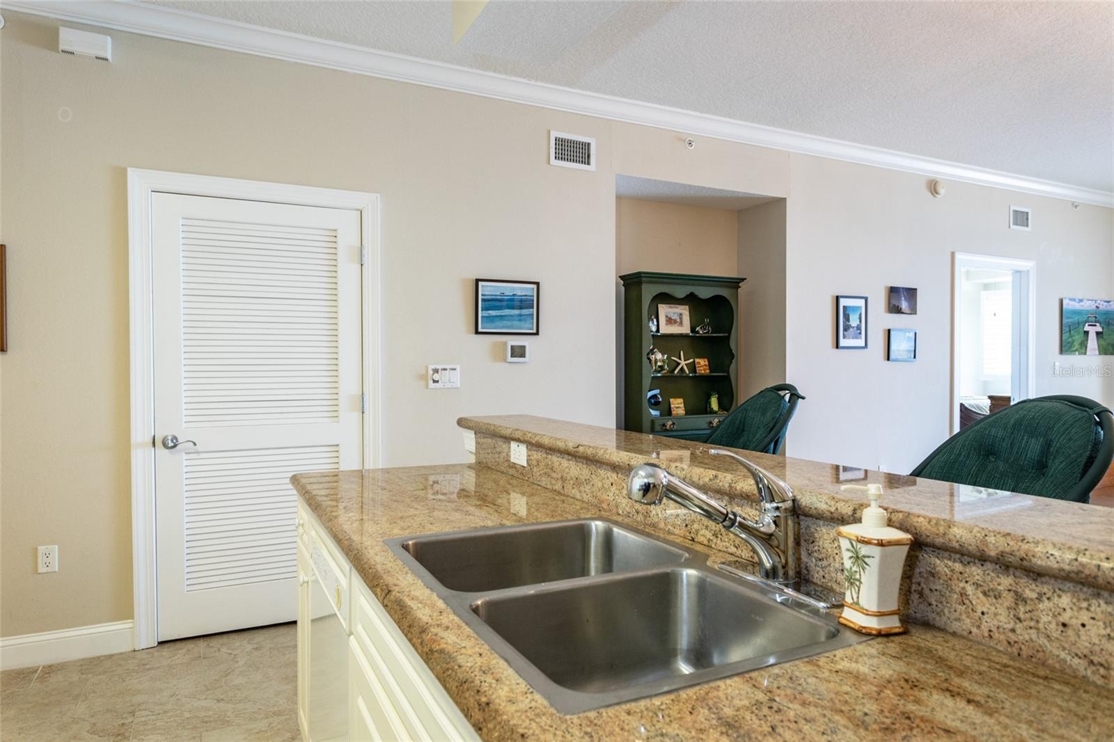 Image 6 of 43 For 60 Surfview Drive 804