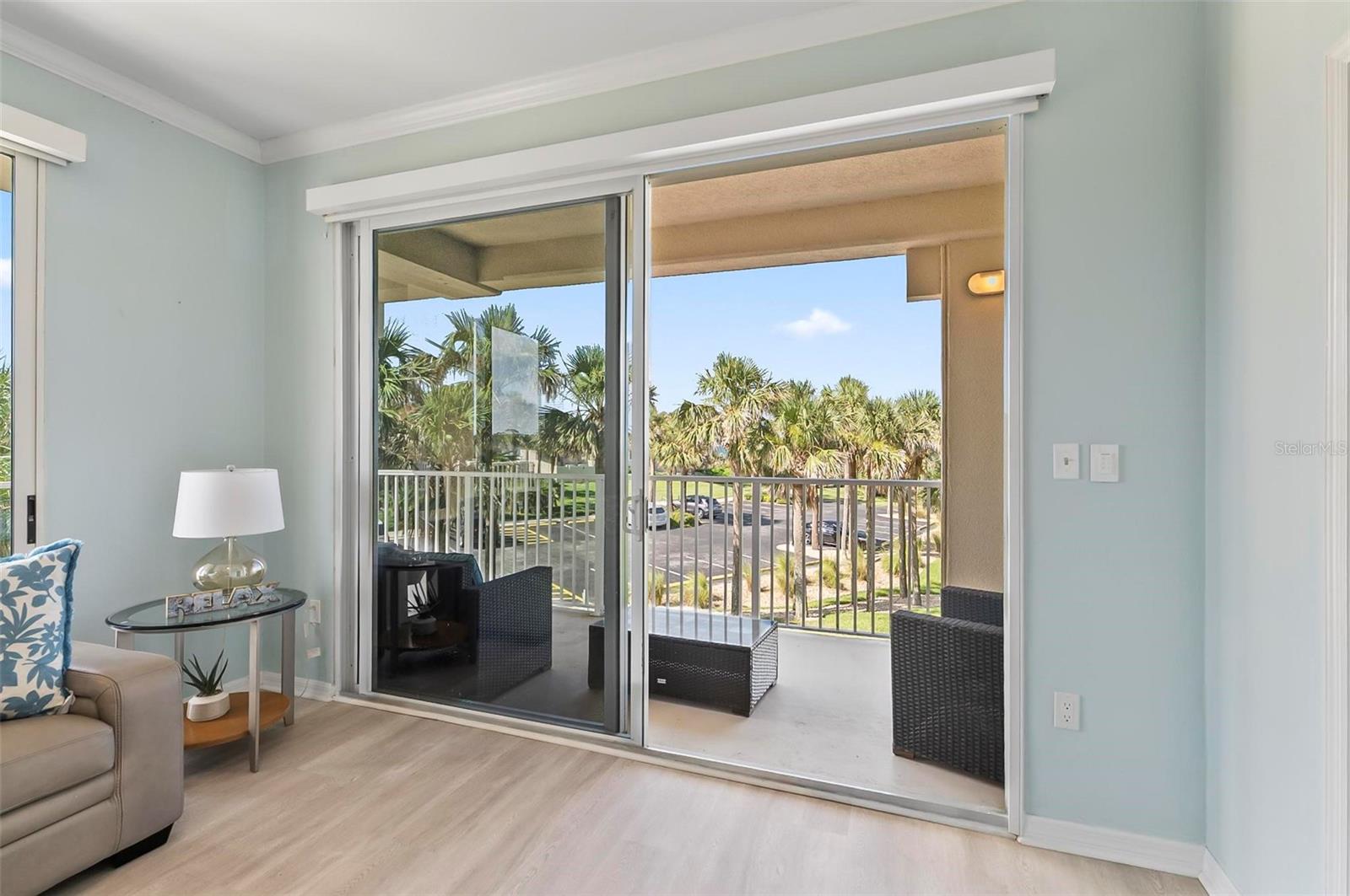 Image 20 of 51 For 104 Surfview Drive 1201